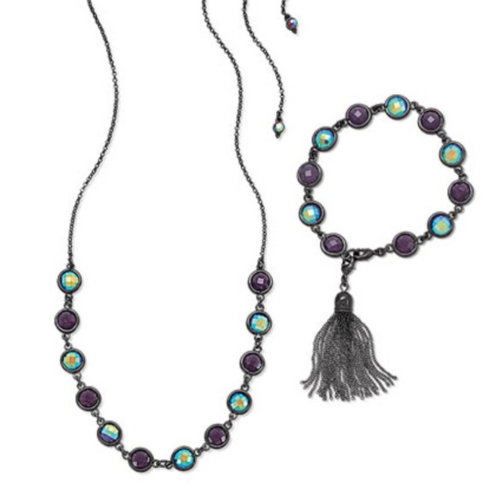 It's a necklace,  a bracelet...